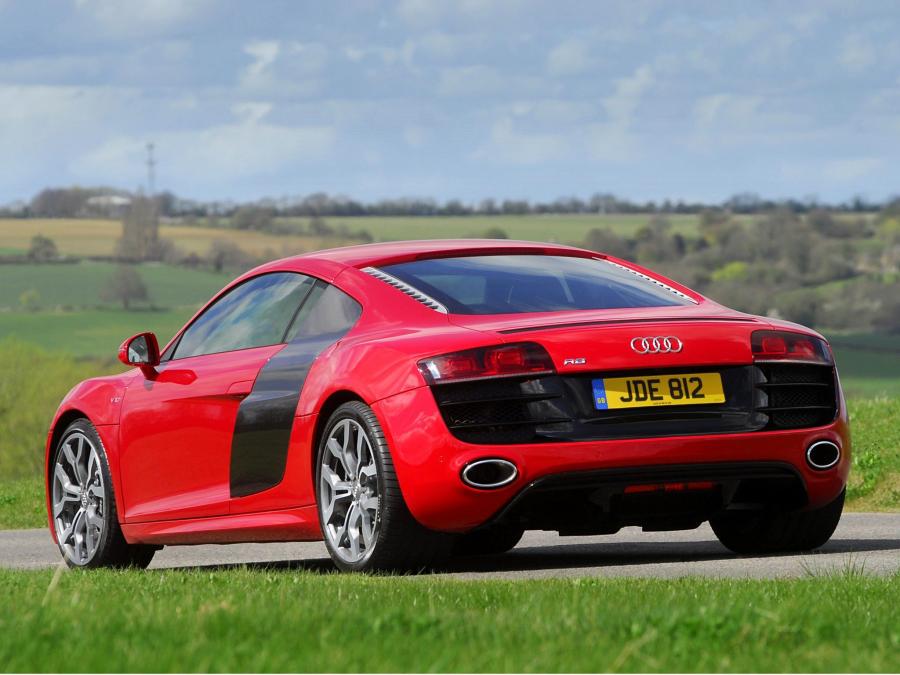  Audi R8 V10 2009 года  (UK) (фото 13 из 21)